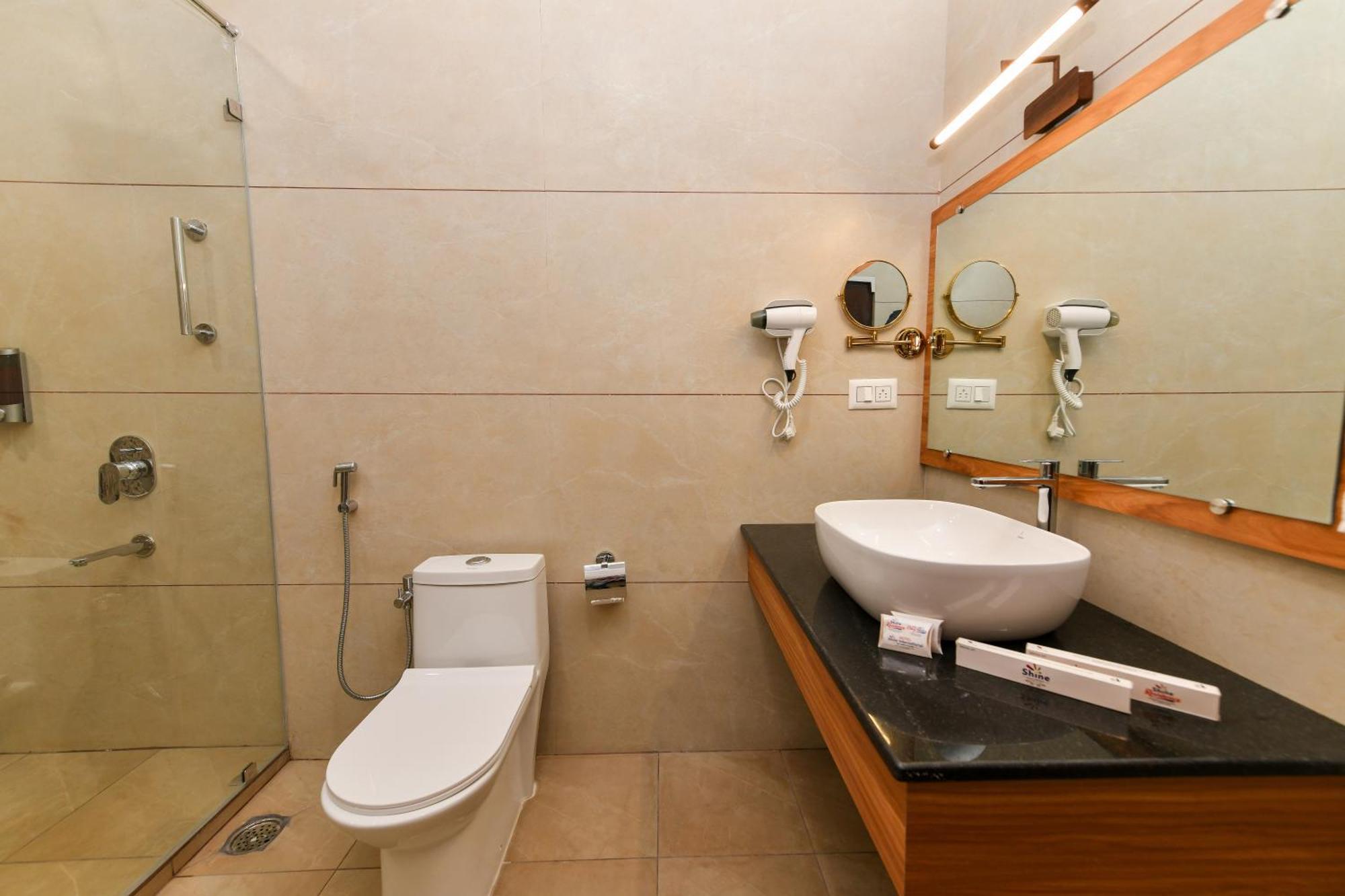 Hotel Shine International Mysore Bagian luar foto