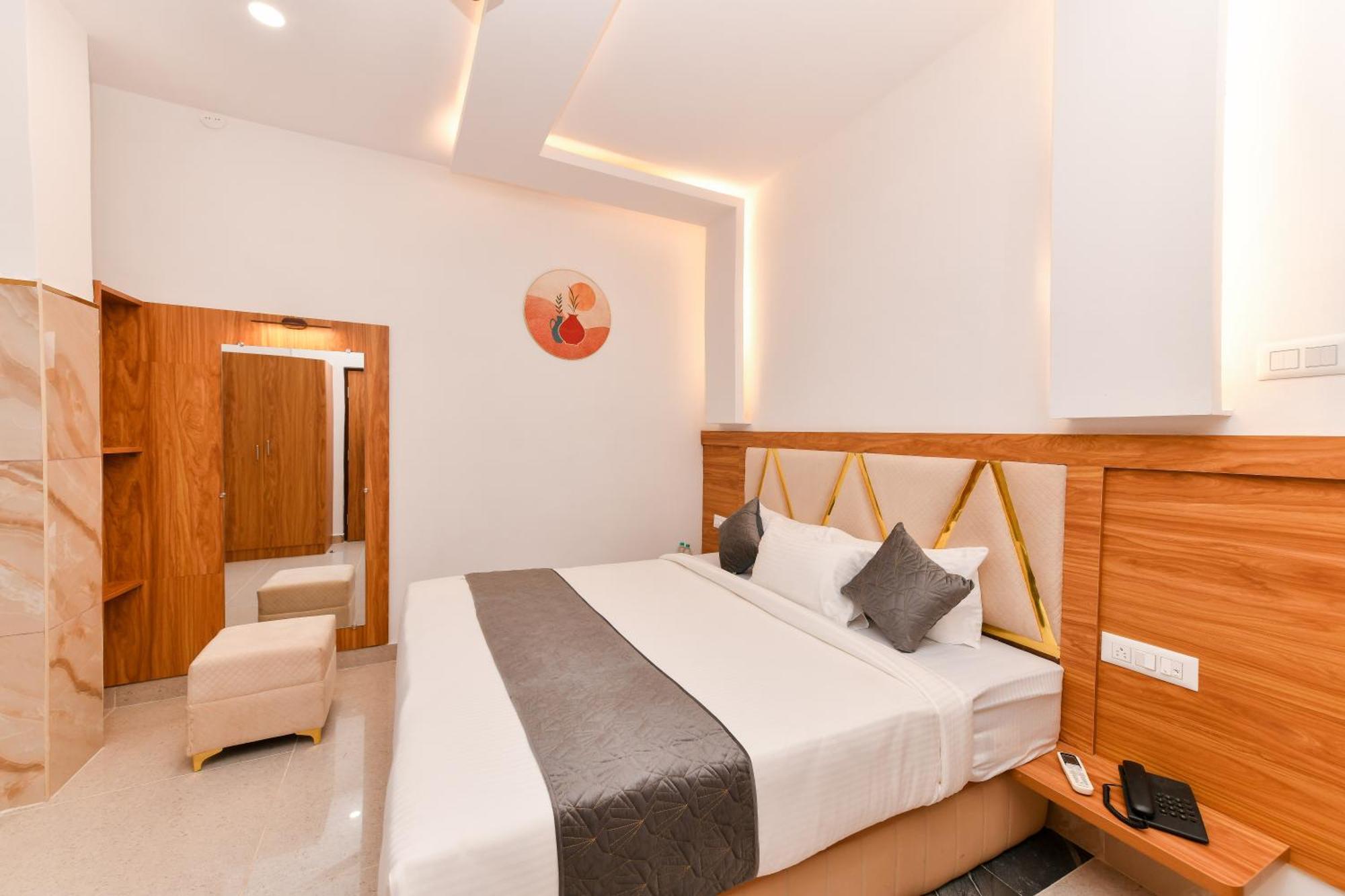 Hotel Shine International Mysore Bagian luar foto